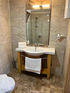 a bathroom with a sink and a mirror at Alicra Hotel Çıralı in Cıralı