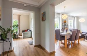 Posedenie v ubytovaní Modern and Elegant Apartment in a Quiet Part of Pula