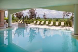 Bazén v ubytování Precise House Montaperti Siena nebo v jeho okolí