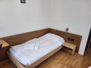 Cama o camas de una habitación en Hotel Stadthof Glarus