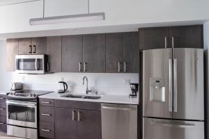 A kitchen or kitchenette at Pioneer Square studio w lounge gym nr bay SEA-587