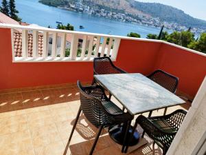 Balkon lub taras w obiekcie Apartments Mira