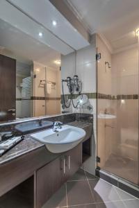 Icon Delux Hotel Apartments Al Barsha - Formerly Abidos的一间浴室