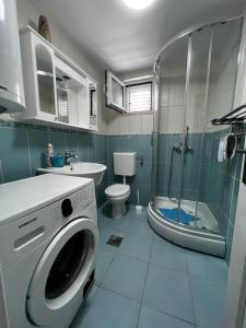 Koupelna v ubytování Guest House Mrvaljević + 94 fotografií