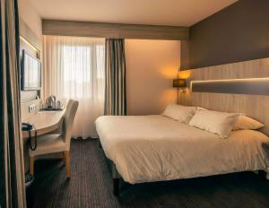 Postel nebo postele na pokoji v ubytování Best Western Marseille Aeroport
