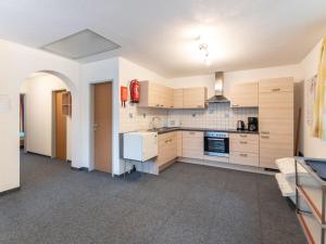 Kuchyňa alebo kuchynka v ubytovaní Apartment Al Vietta-4 by Interhome
