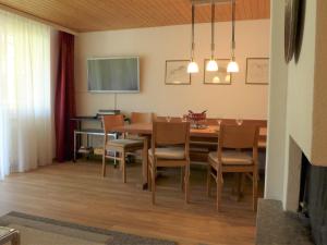 TV a/nebo společenská místnost v ubytování Apartment Attila by Interhome