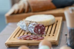 露营地内部或周边提供的食物