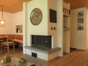 TV a/nebo společenská místnost v ubytování Apartment Attila by Interhome + 19 fotografií