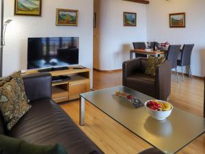 TV/trung tâm giải trí tại Apartment Gai Matin A 9 by Interhome