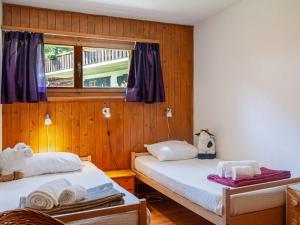 Postel nebo postele na pokoji v ubytování Chalet Le Hibou by Interhome