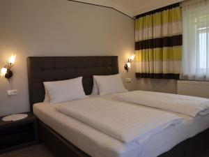 A bed or beds in a room at Apartment Ferienglück by Interhome