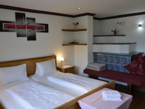 A bed or beds in a room at Apartment Ferienglück by Interhome