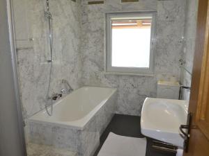 A bathroom at Apartment Ferienglück by Interhome