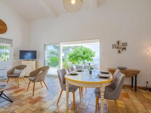 TV a/nebo společenská místnost v ubytování Villa Clos Romain by Interhome + 29 fotografií