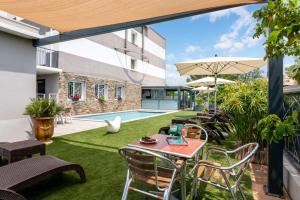 Bazén v ubytování Sure Hotel by Best Western Beziers Le Monestie nebo v jeho okolí