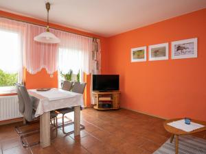 Televisyen dan/atau pusat hiburan di Apartment Am Strom-3 by Interhome +11 gambar