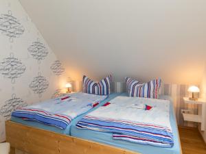 a bedroom with a bed with towels on it at Holiday Home Boddenruhe by Interhome in Ummanz