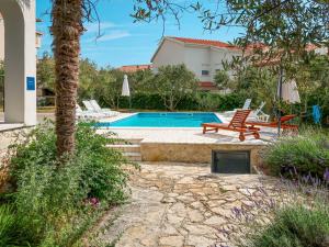 Bazén v ubytování Apartment Katarina 3 by Interhome nebo v jeho okolí + 23 fotografií