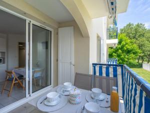 Μπαλκόνι ή βεράντα στο Apartment Parc de Pontaillac-21 by Interhome