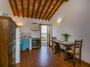 Kuchyň nebo kuchyňský kout v ubytování Holiday Home Ciliegiolo by Interhome