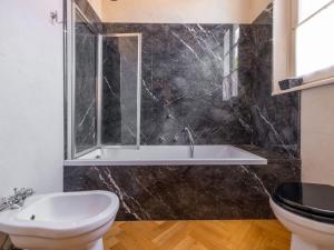 Ένα μπάνιο στο Apartment Winery Villa Vitas - App- 4 by Interhome