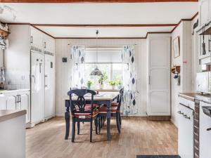 Kuchyň nebo kuchyňský kout v ubytování Holiday Home Enerhögen Flädern by Interhome