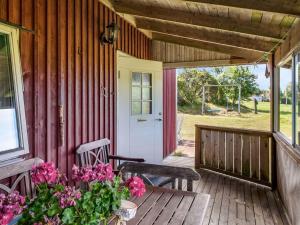 Balkón nebo terasa v ubytování Chalet Enerhögen Lingonet by Interhome
