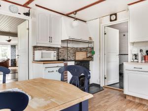 Kuchyň nebo kuchyňský kout v ubytování Holiday Home Enerhögen Flädern by Interhome + 21 fotografií