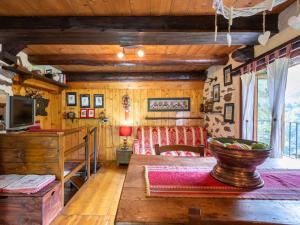 Postel nebo postele na pokoji v ubytování Chalet Il Gianlupo by Interhome