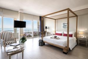 Postel nebo postele na pokoji v ubytování Hotel Sina Astor