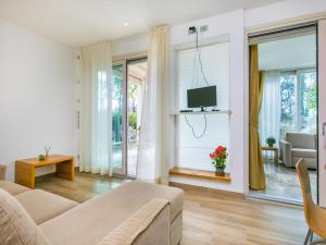 Posedenie v ubytovaní Holiday Home Biovillage-6 by Interhome