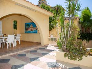 Vonkajšia záhrada v ubytovaní Holiday Home Pedro by Interhome