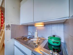 Køkken eller tekøkken på Studio Vostok Zodiaque-79 by Interhome