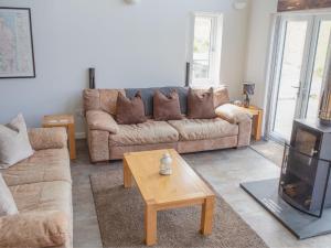 a living room with a couch and a coffee table at Holiday Home One Mill Lands by Interhome in Uig