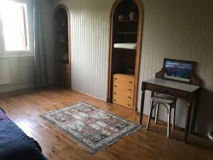 TV a/nebo společenská místnost v ubytování Chez-Sixtine
