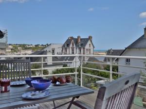 Balkoni atau teres di Apartment Les Embruns by Interhome