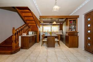 een keuken met een trap en een tafel en stoelen bij Mataragkas Villa - 1km from Laganas Center, by ZanteWize in Laganas