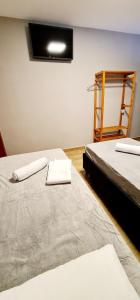 Een bed of bedden in een kamer bij Hotel Platina