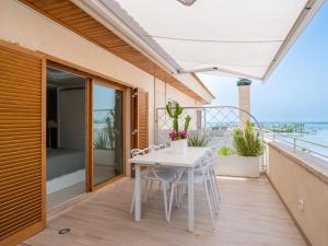 Balkón nebo terasa v ubytování Apartment Attic Sea Views by Interhome