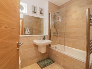 a bathroom with a sink and a shower and a toilet at 12 Beachdown in Kingsbridge +31 photos