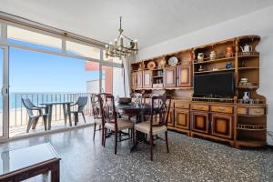 a dining room with a table and a television at Edificio Victoria 5º-7ª in La Playa