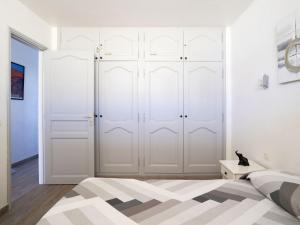 Postel nebo postele na pokoji v ubytování Apartment Sea View Neptuno by Interhome + 12 fotografií