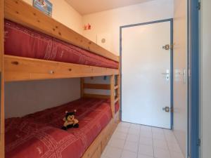 Posteľ alebo postele v izbe v ubytovaní Apartment Les Flamants Roses-9 by Interhome
