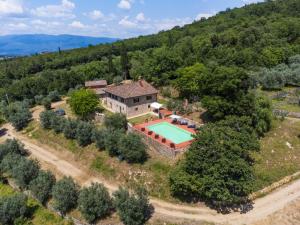 an aerial view of a house with a swimming pool at Holiday Home La Querciolaia by Interhome in Pieve a Presciano