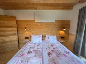 Postel nebo postele na pokoji v ubytování Holiday Home Hettegg Lehen by Interhome