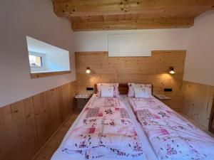 Postel nebo postele na pokoji v ubytování Holiday Home Hettegg Lehen by Interhome