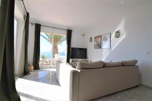 A television and/or entertainment centre at Ladera Panorama 25