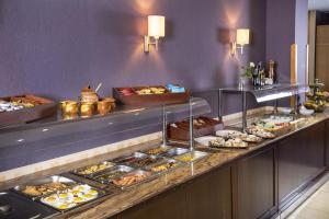 Jídlo v hotelu nebo okolí + 49 fotografií