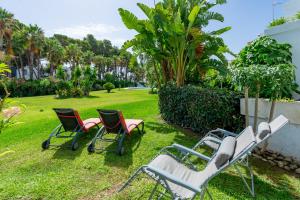 Zahrada ubytování Spacious Beachfront Holiday Home